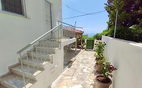 Sofi's Seaview Villa Near Airport
